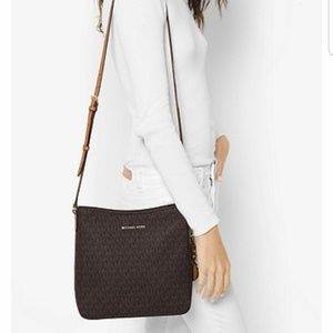 Michael Kors Jet Set Travel Large Logo Messenger